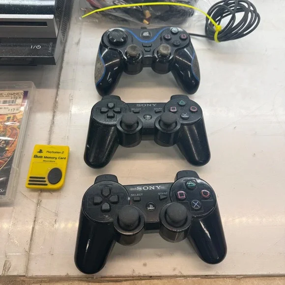 Sony PlayStation 3 PS3 Console Bundle 2 Games 3 Controllers Cables Memory Card - Picture 5 of 5